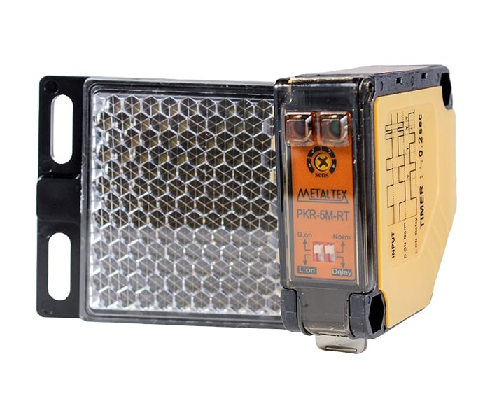 Sensor fotoeléctrico retroreflectivo rectángular 5M de distancia grado IP64 serie PKR